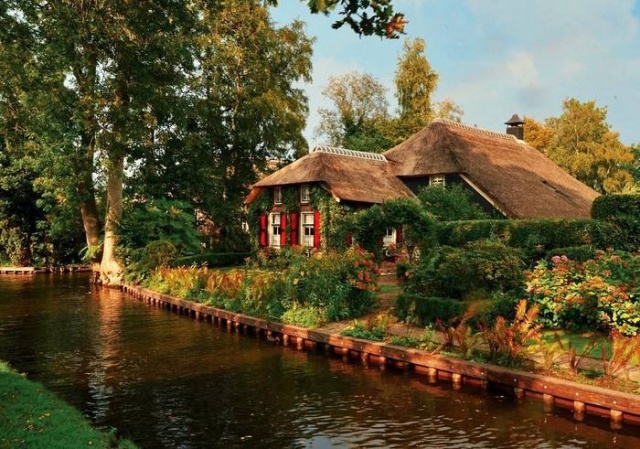 Гитхорн - деревня в Нидерландах, в которой нет дорог