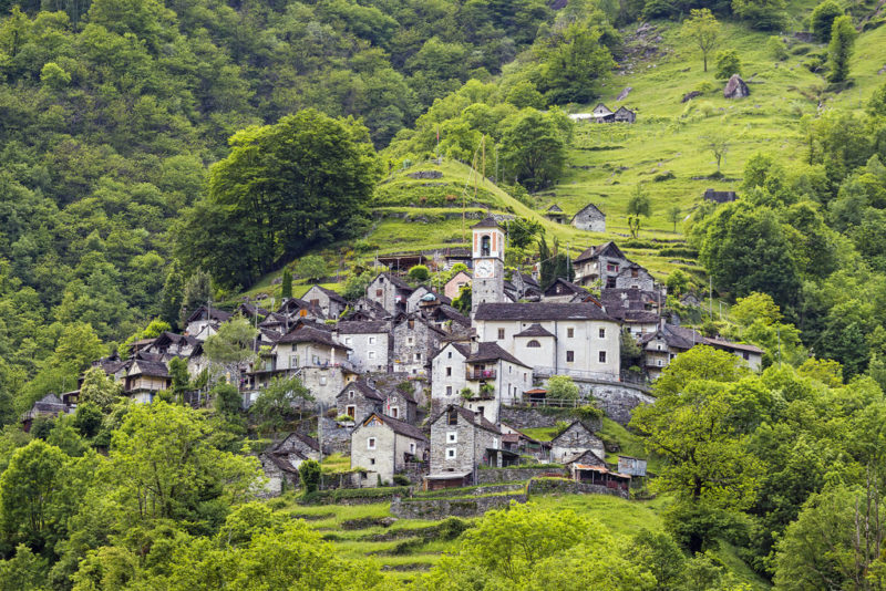 Целая деревня может стать отелем в Швейцарии