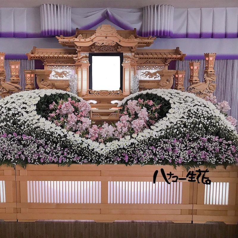 Похоронные цветочные композиции в Японии