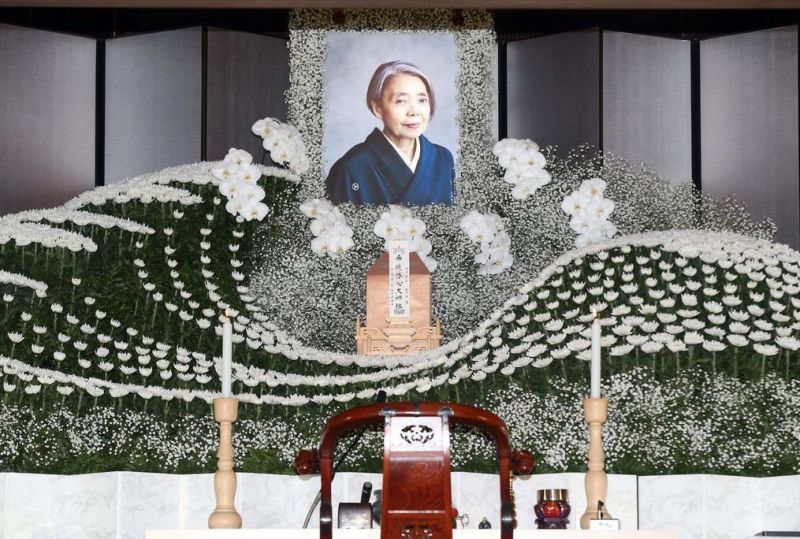 Похоронные цветочные композиции в Японии