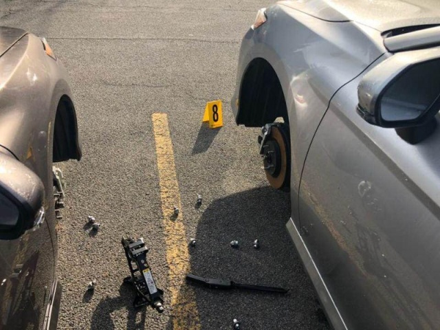 Воры сняли колеса с 12 автомобилей на парковке дилерского центра Toyota