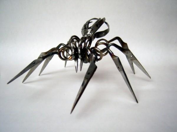 Пауки из ножниц от американского скульптора