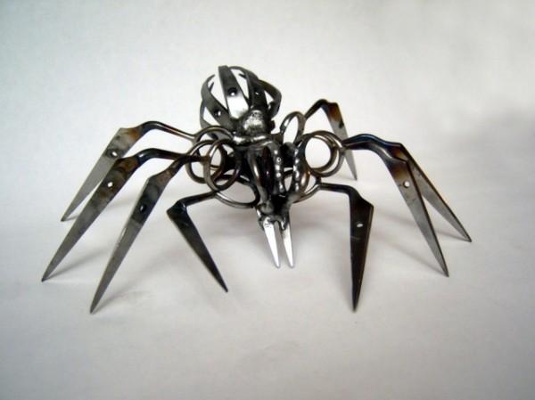 Пауки из ножниц от американского скульптора