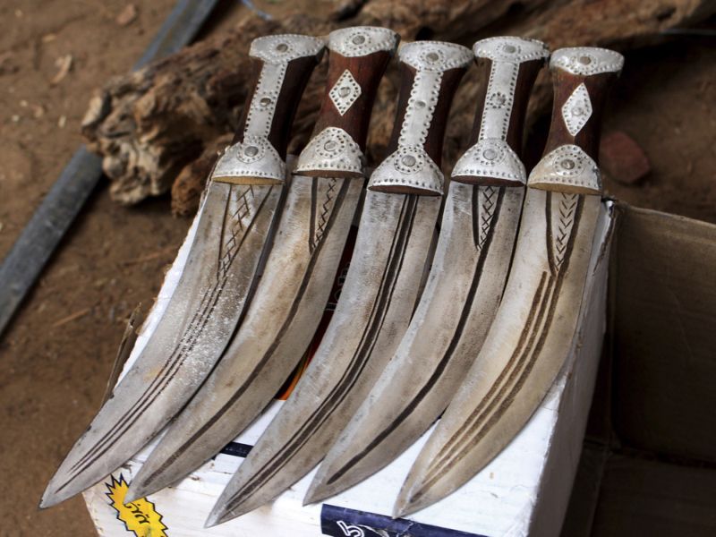 Традиционные йеменские кинжалы из обломков ракет