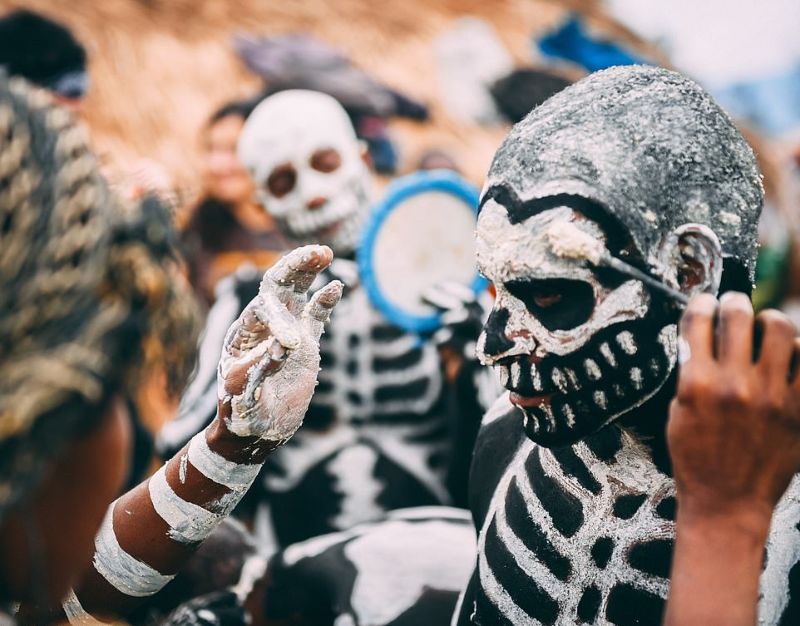 Боевые скелеты племени чимбу на фестивале