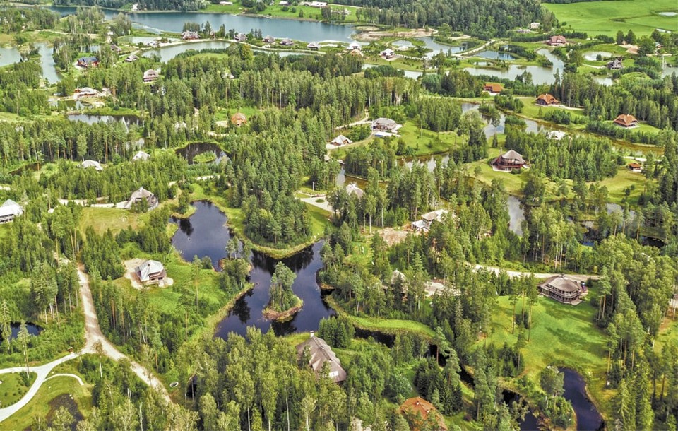 Латвийская деревня, построенная миллионером