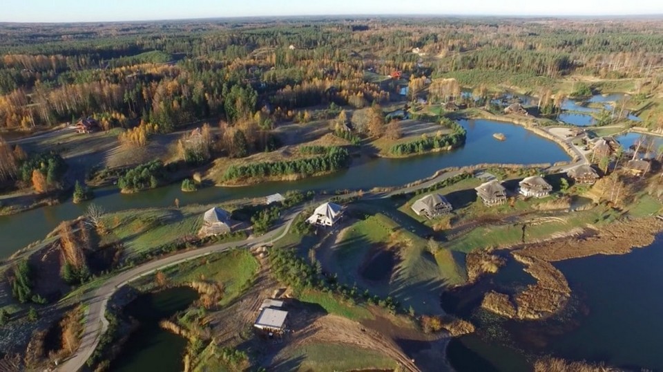 Латвийская деревня, построенная миллионером