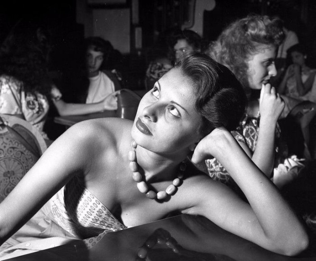 15-летняя Софи Лорен на конкурсе красоты Мисс Италия 1950