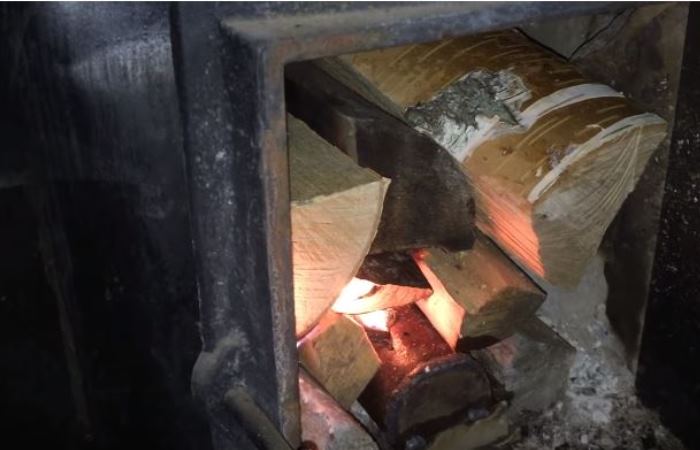 Этот метод позволит дровам гореть дольше