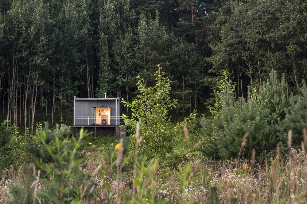 Небольшой домик для отдыха в литовском лесу