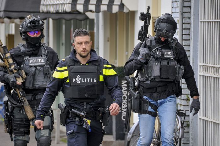 Модные сотрудники голландского спецподразделения DSI