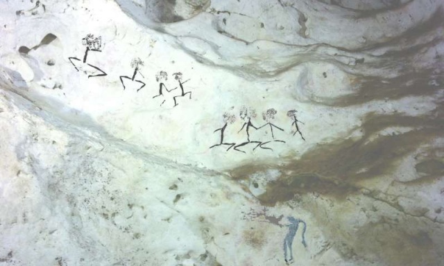 Загадочный рисунок внутри многокилометровой пещеры в Индонезии