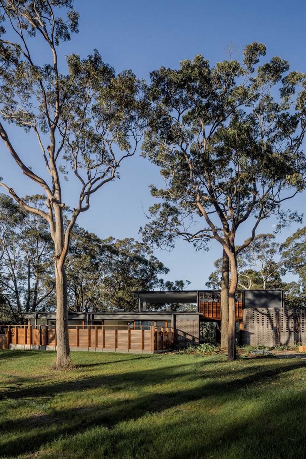 Дом с крытой открытой гостиной в Австралии