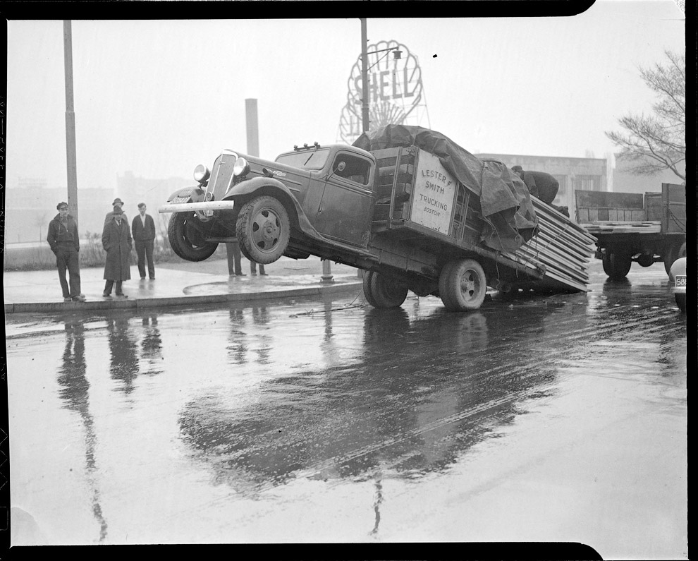 Подборка автомобильных аварий в Америке в 1930—1950 годах