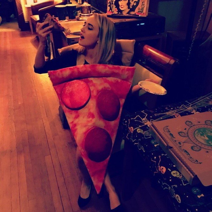 Девушки без ума от пиццы