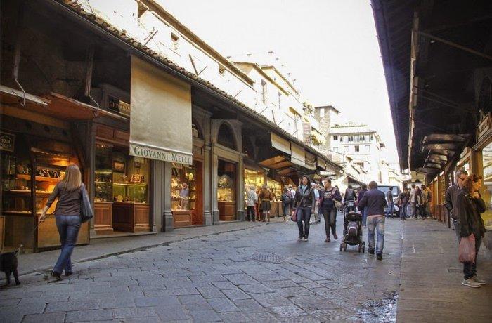 Понте Веккьо – средневековый мост магазинов