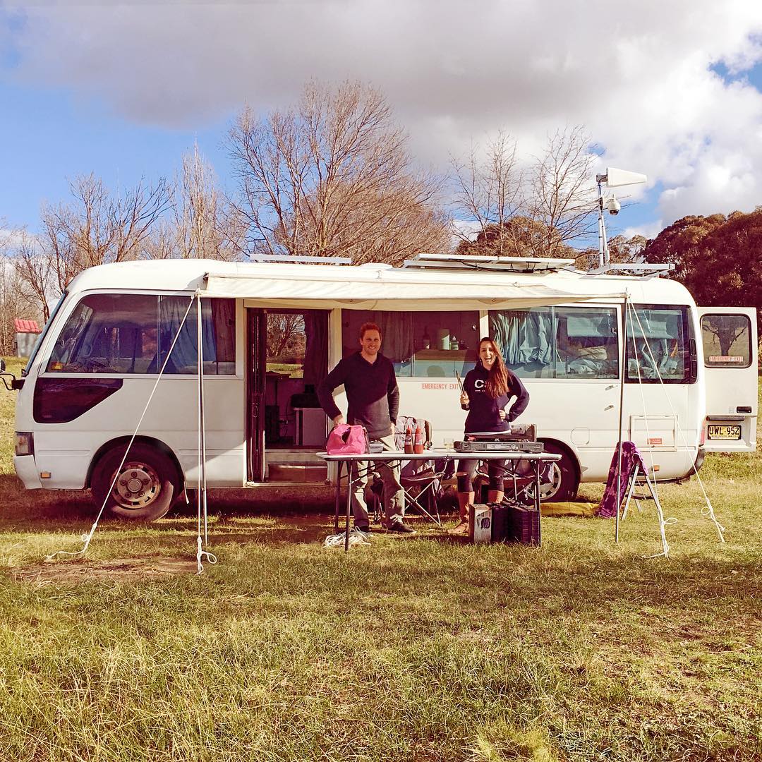 Австралийская пара переехала в дом на колесах