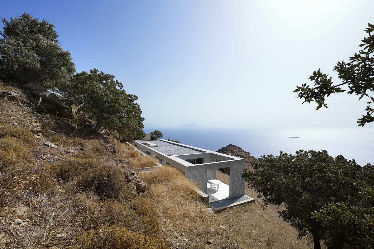 Бетонный загородный дом в Греции