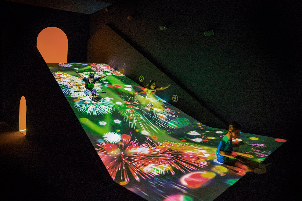 Уникальный музей цифрового искусства в Токио