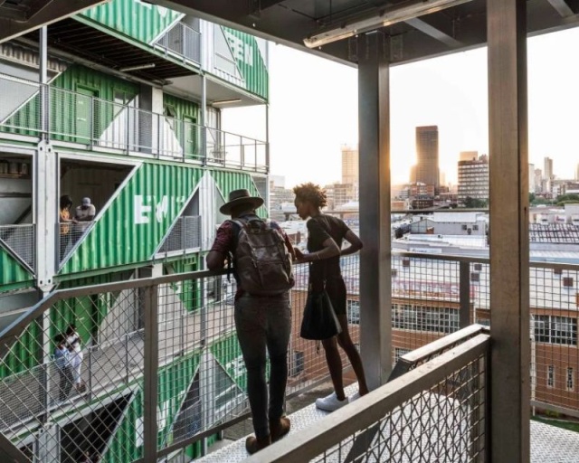Доступное жилье из морских контейнеров в Йоханнесбурге
