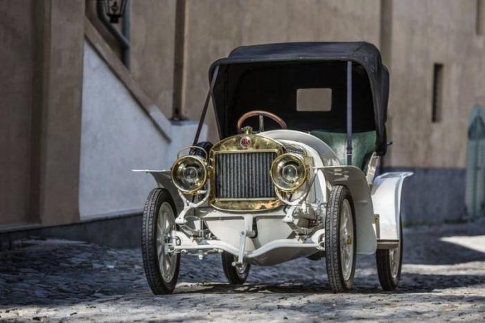 Компания Skoda восстановила 110-летний спортивный автомобиль