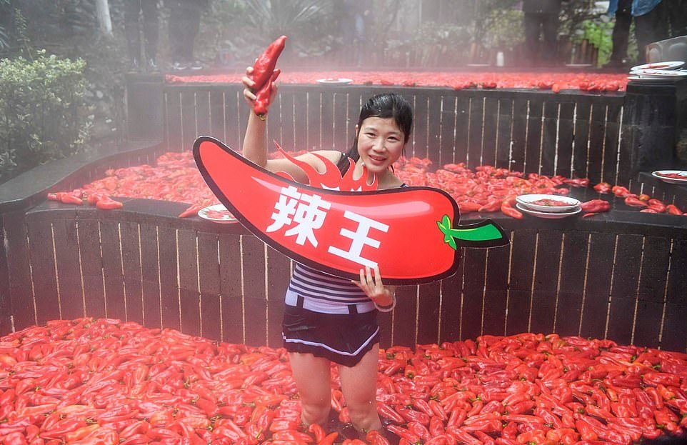 20-летняя китаянка победила в конкурсе по поеданию перца чили