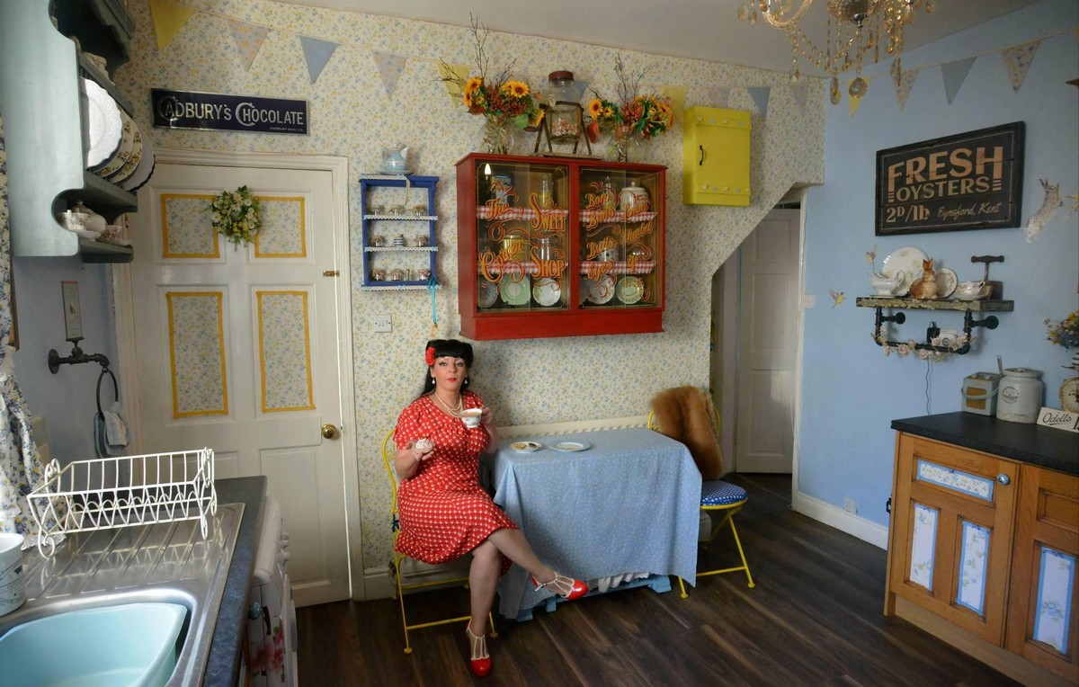 Британка превратила свою квартиру в ретро-страну чудес