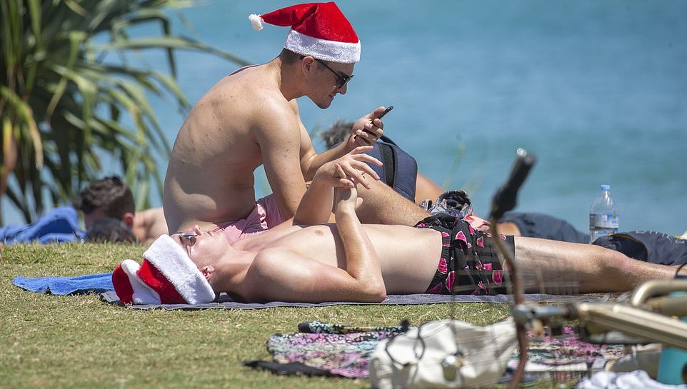 Австралийцы отметили Рождество на пляжах