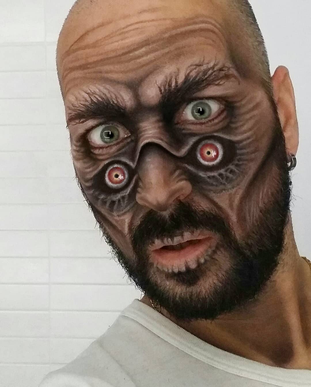 3D-иллюзии на лице и руках итальянского художника