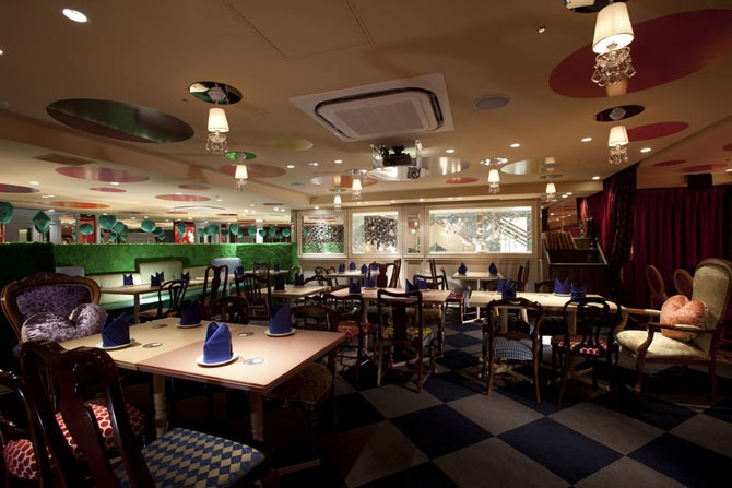 Алиса в стране чудес – удивительный ресторан в Токио