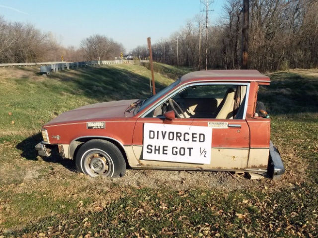 Автомобилисты празднуют развод, когда семейные отношения пошли не по плану