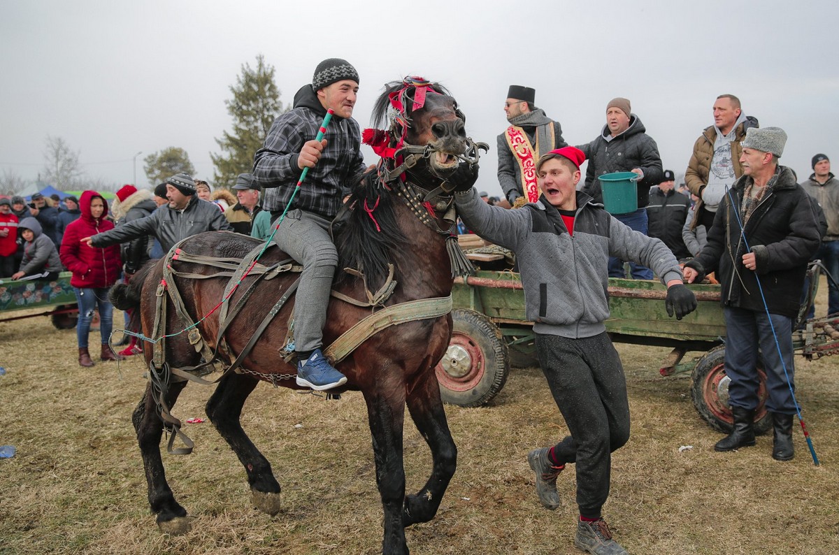 Скачки на Богоявление в румынской деревне