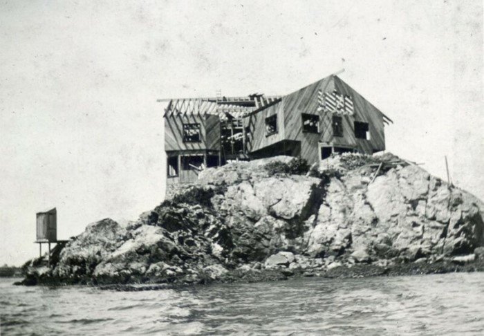 Дом Джозефа Уортона на острове, построенный в знак протеста
