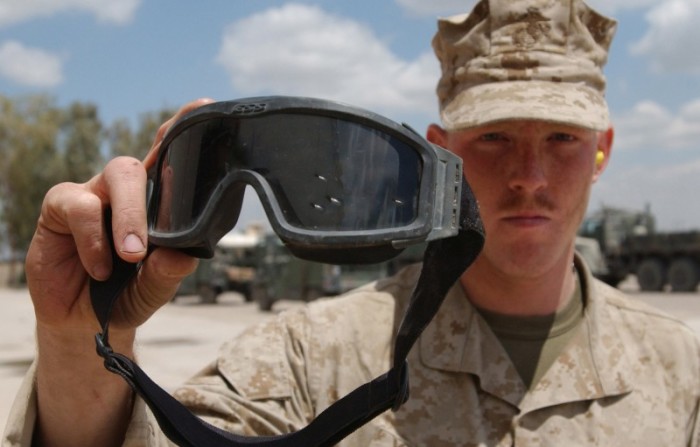 Для чего американские солдаты носят темные очки