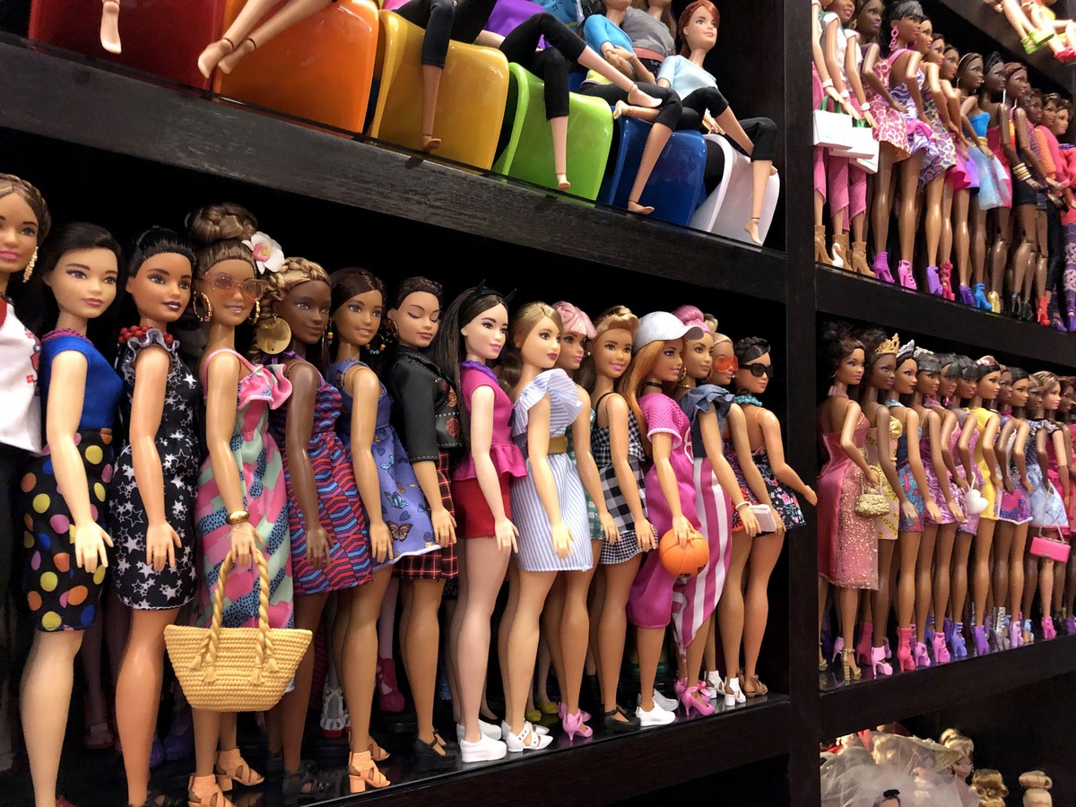 Сингапурец собрал коллекцию из 12 000 Барби
