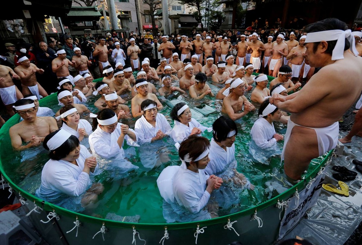 Япония купаться. Купальни в Японии. Купание в Японии. Японцы купаются. Традиционное купание.