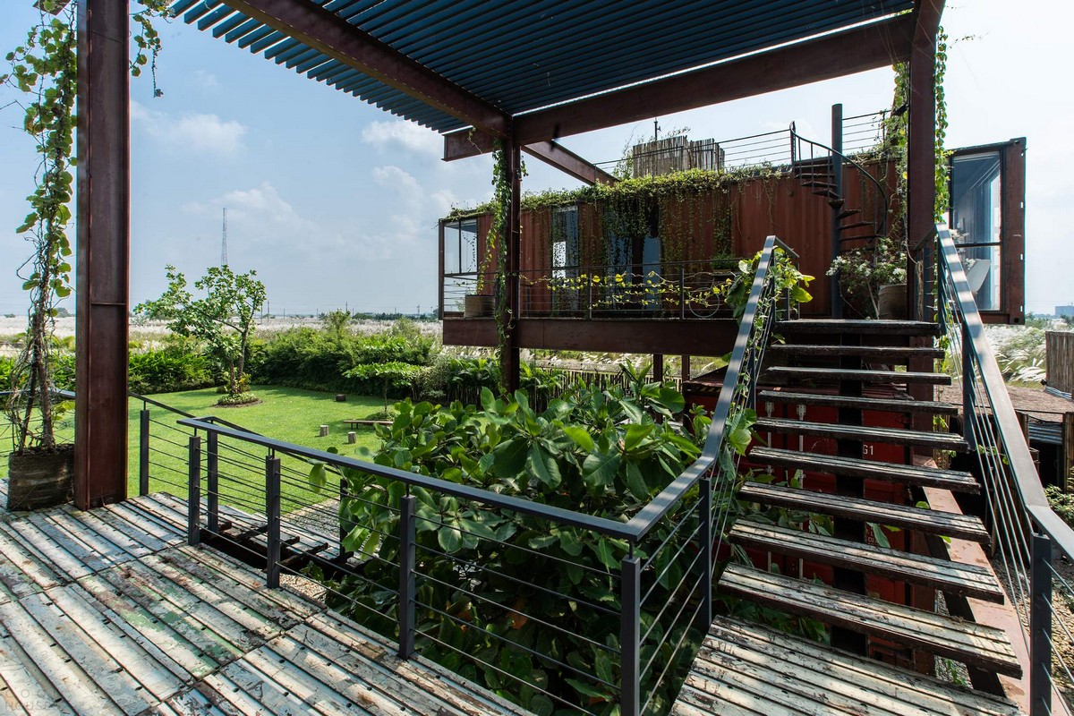Уникальный дом из контейнеров в Бангладеш