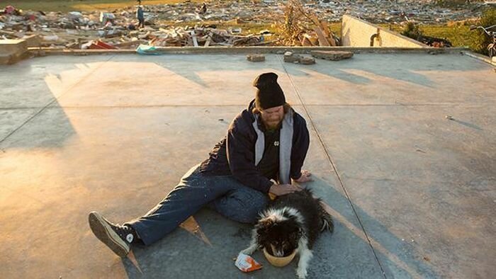 Мужчина отыскал своего друга после урагана