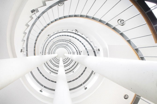 Невероятные фотографии лестниц от Нильса Айсфельда