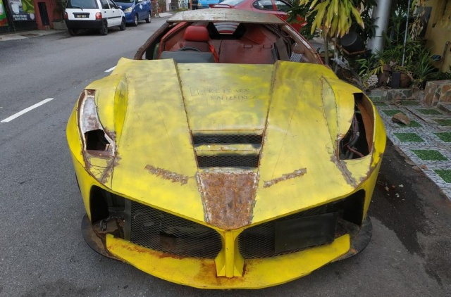 Житель Малайзии попытался сделать реплику Ferrari LaFerrari