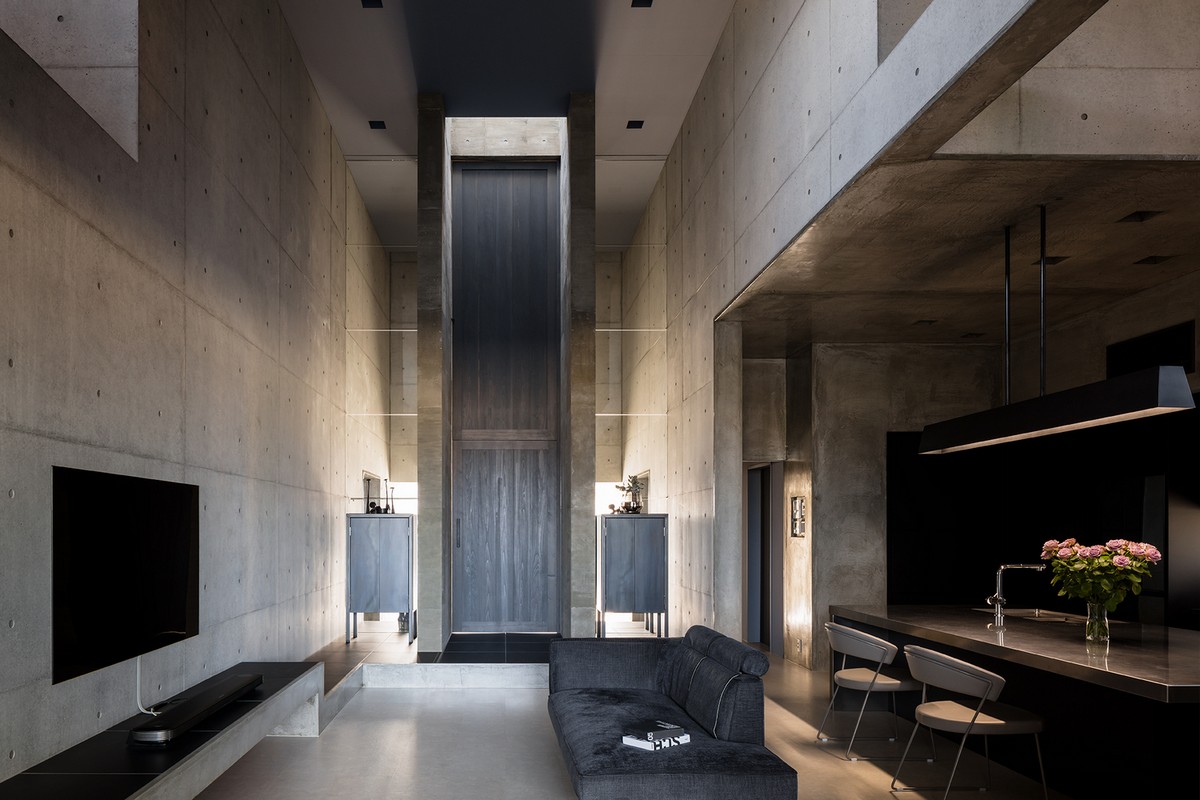 Необычный бетонный особняк в Японии
