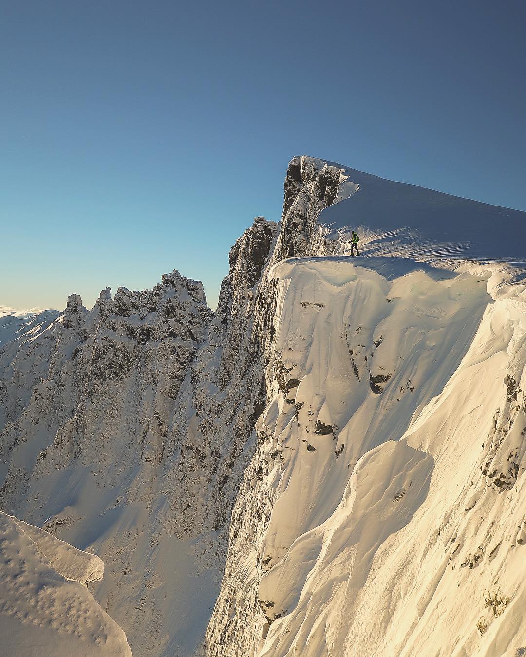 Приключения в Суннмёрских Альпах на снимках Йоргена Ойехауга