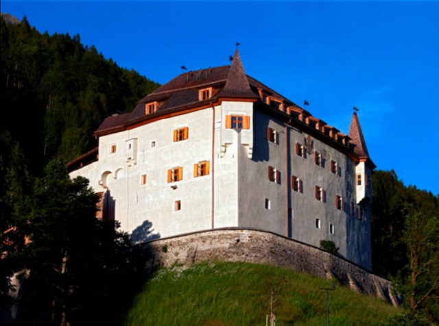 Археологи нашли в австрийском замке нижнее белье, которому уже 500 лет
