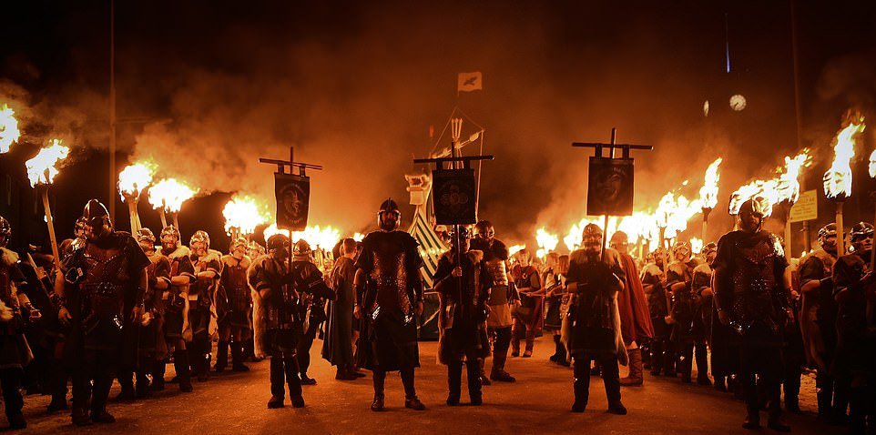 Ежегодный фестиваль викингов и огня в Шотландии