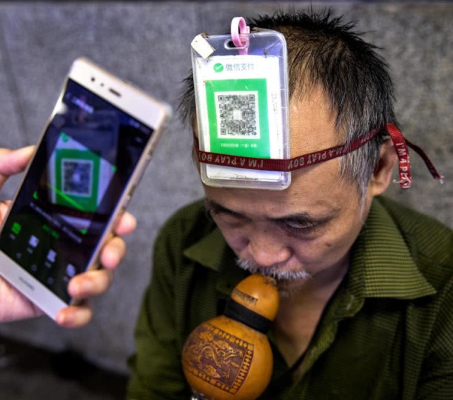Теперь китайцы платят за всё при помощи смартфонов