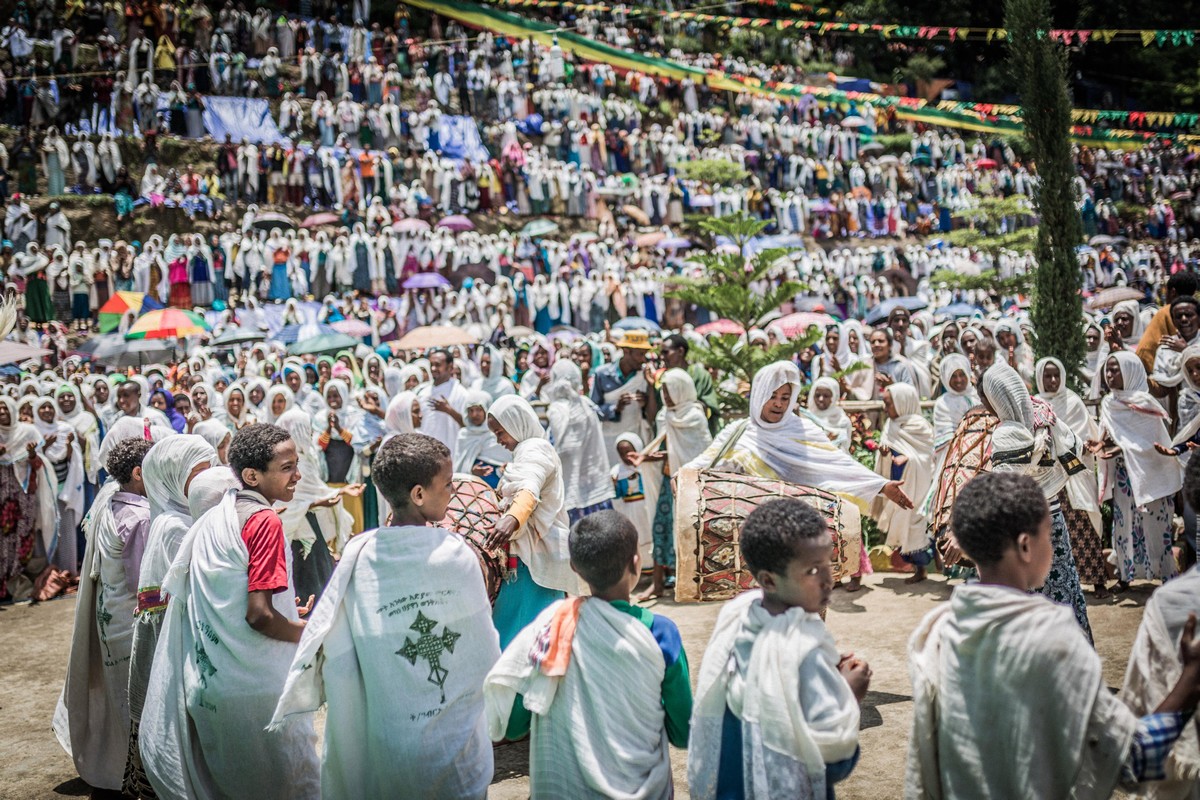Эфиопский священник проводит обряды экзорцизма через Facebook