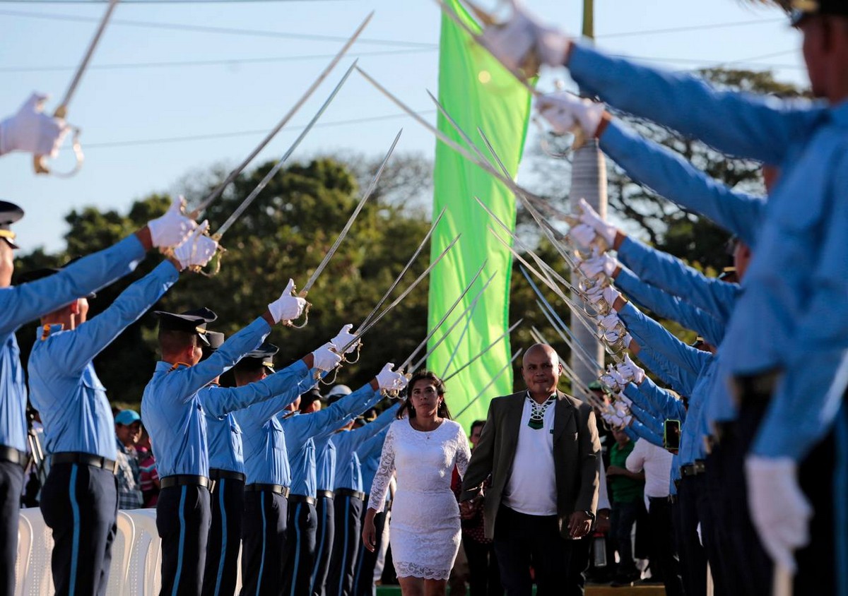 Церемония массового бракосочетания в день Святого Валентина в Никарагуа