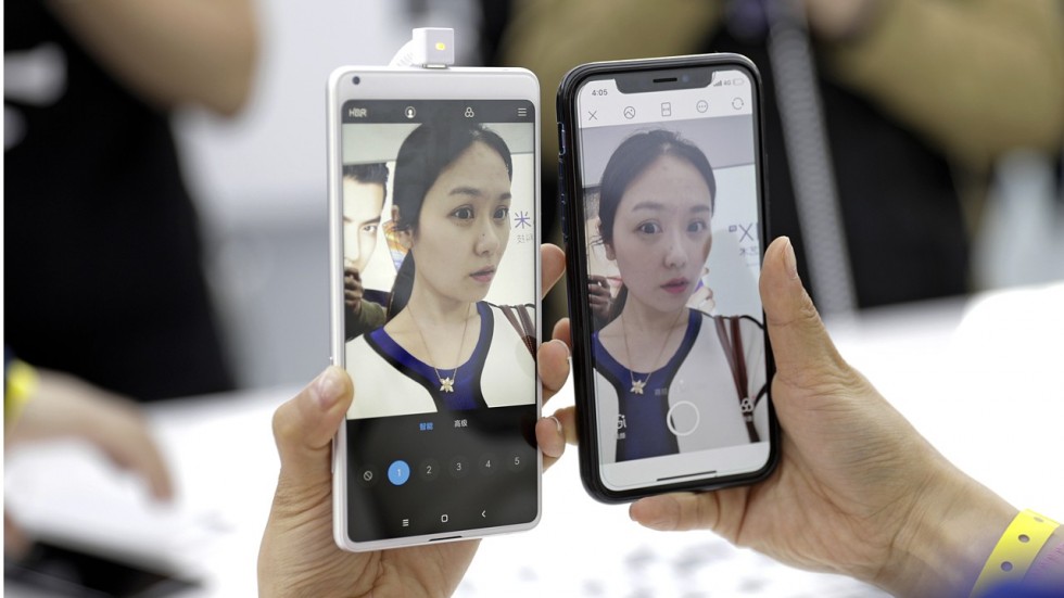 В китае богатые выбирают Huawei, а бедные — iPhone