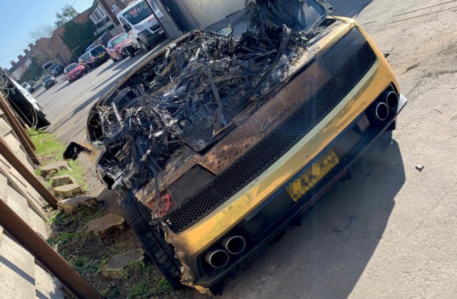 Дорогостоящий Lamborghini загорелся во время поездки
