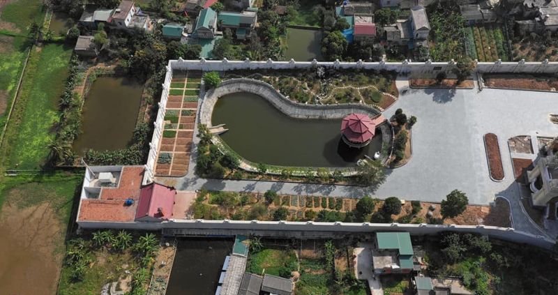 Бизнесмен строит для себя королевский дворец во Вьетнаме